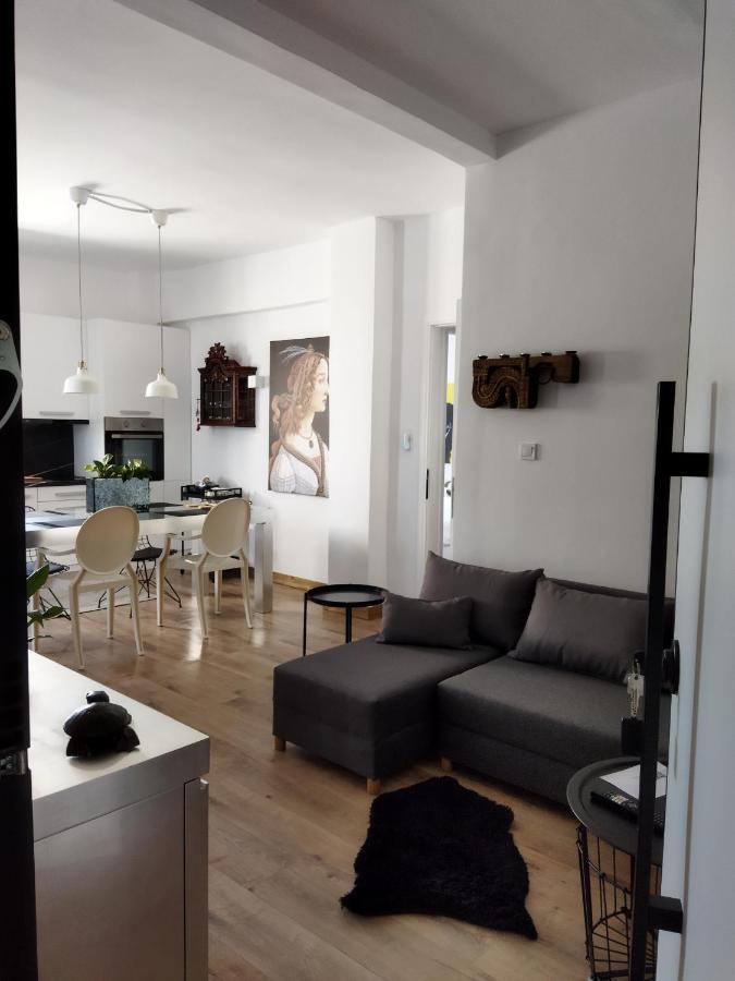 Minimal Apartment By The Beach Corinto Exterior foto